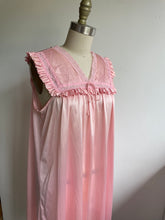 Load image into Gallery viewer, Vintage pink baby doll slip (M)
