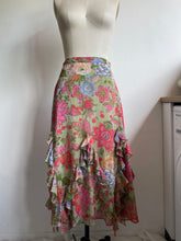 Load image into Gallery viewer, Floral fair garden ruffled skirt (S-M)
