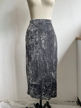 Load image into Gallery viewer, Vintage faux velvet gothic skirt (S-M)
