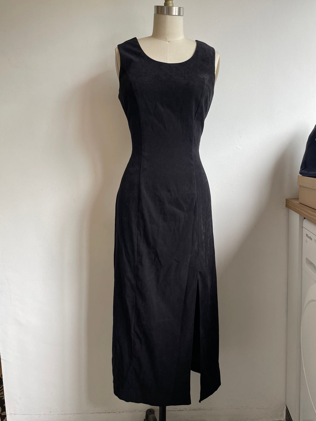 Simple vintage faux velvet black dress with slit (M)