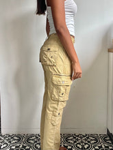 Load image into Gallery viewer, Vintage sand cargo pants (waist 30-31”)
