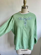 Load image into Gallery viewer, Vintage embroidered sage jumper (S-L)
