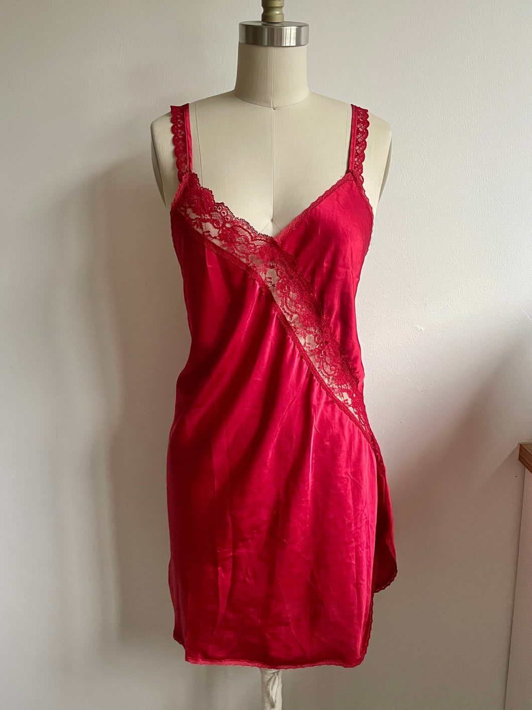 Vintage red mini slip (M)