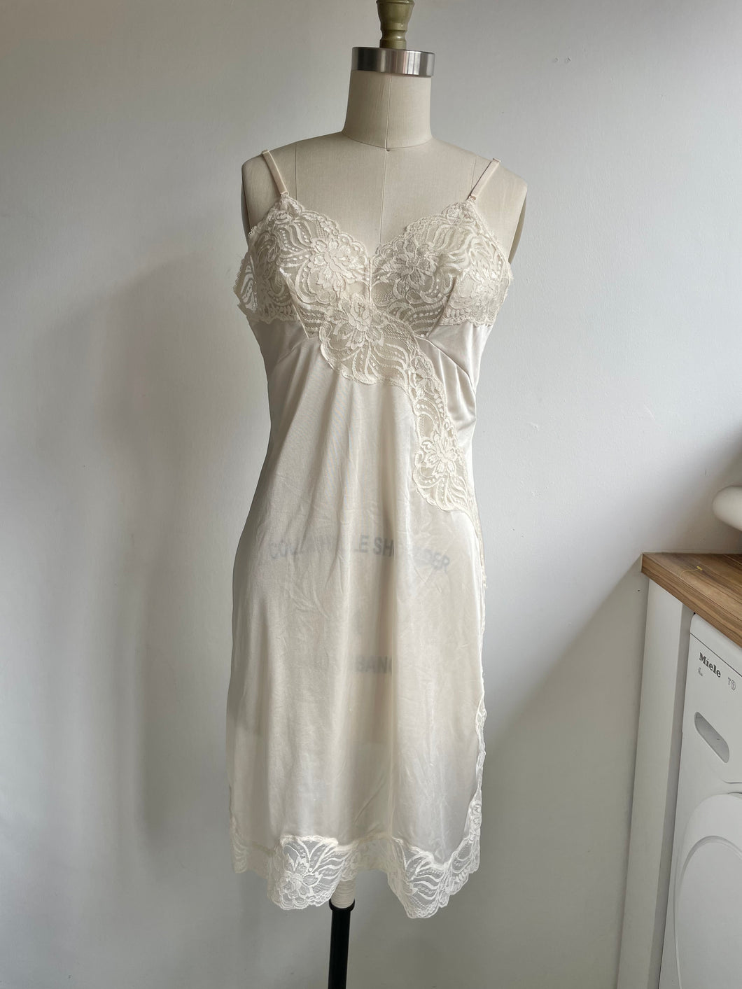 Vintage cream lace slip (S)