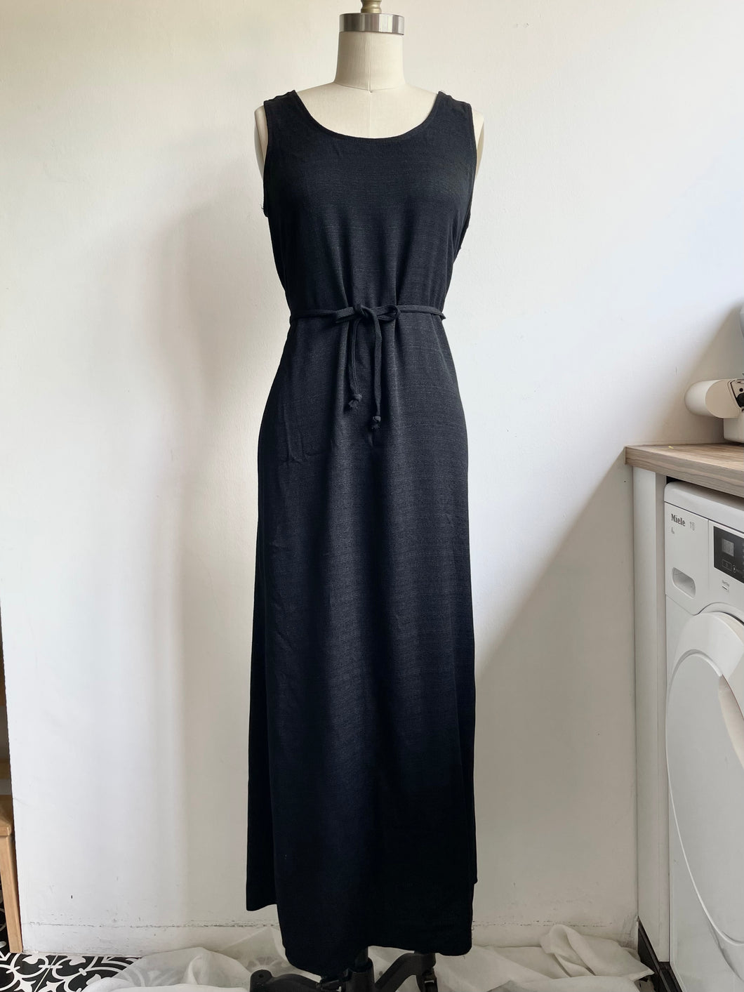 Vintage 90s basic black dress (S-M)