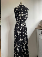 Load image into Gallery viewer, Vintage 90s black button down sleeveless dress (L)
