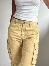 Load image into Gallery viewer, Vintage sand cargo pants (waist 30-31”)
