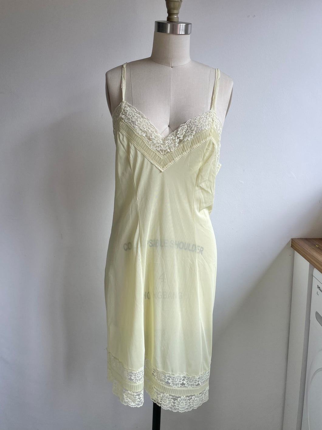 Vintage pastel yellow slip (M-L)