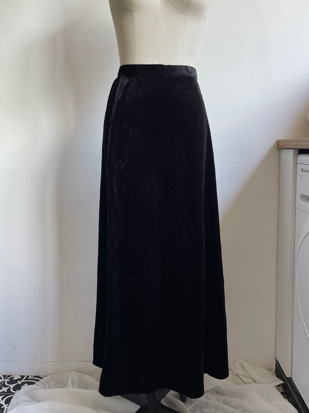 Vintage 90s rose faux velvet maxi skirt (M)