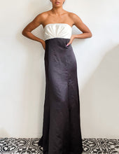 Load image into Gallery viewer, Stunning 2000s strapless gown
