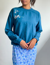 Load image into Gallery viewer, Vintage embroidered sweater
